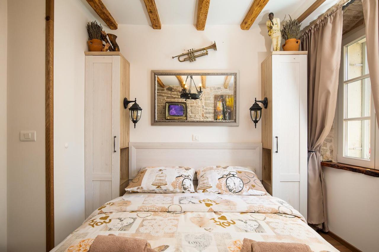 Domus Maximus Appartamento Pola Esterno foto